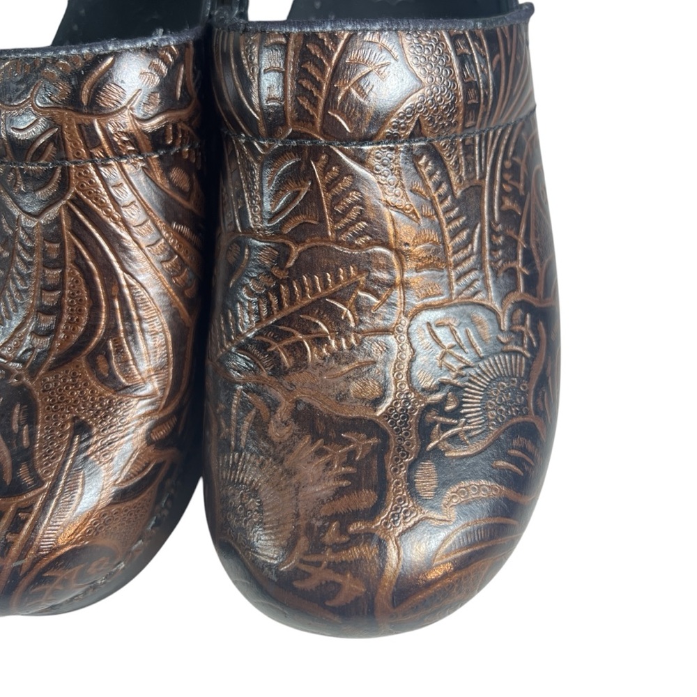 Dansko Brown Tooled Comfort Clogs Size 39 EU / 7 US Comfy Western Work Shoes - Picture 8 of 8